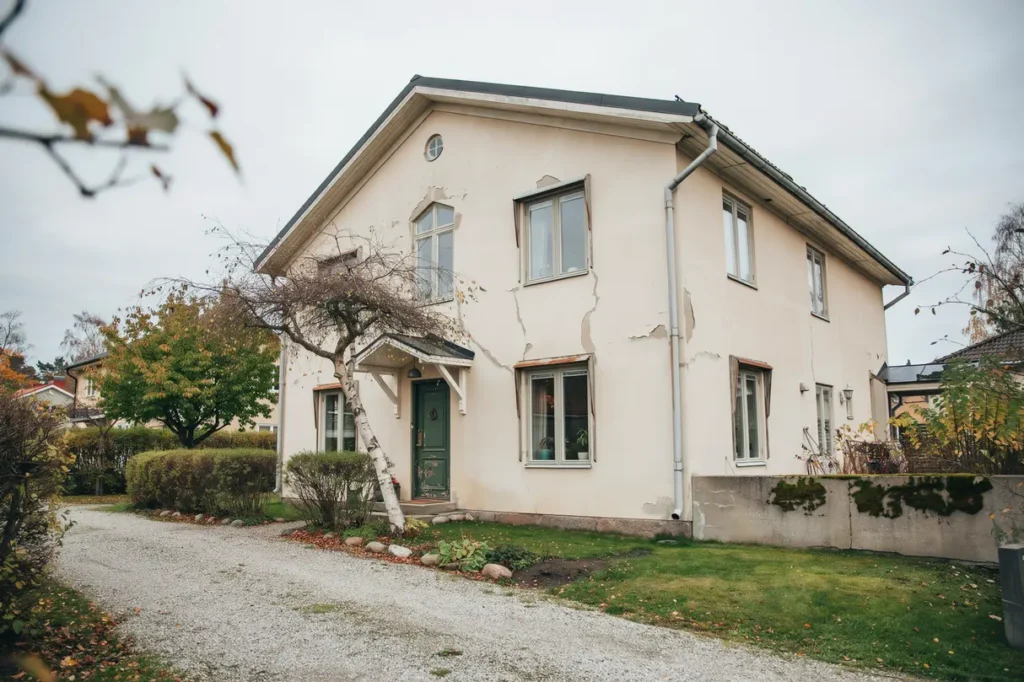 fasadarbeten f r villa gare tecken p att huset beh ver tg rdas och hur du planerar r tt